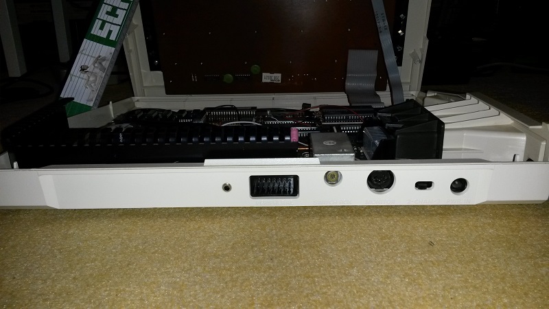 Atari1200XLhinten02.jpg