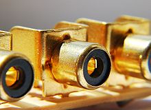 220px-Cinch-Buchse.jpg