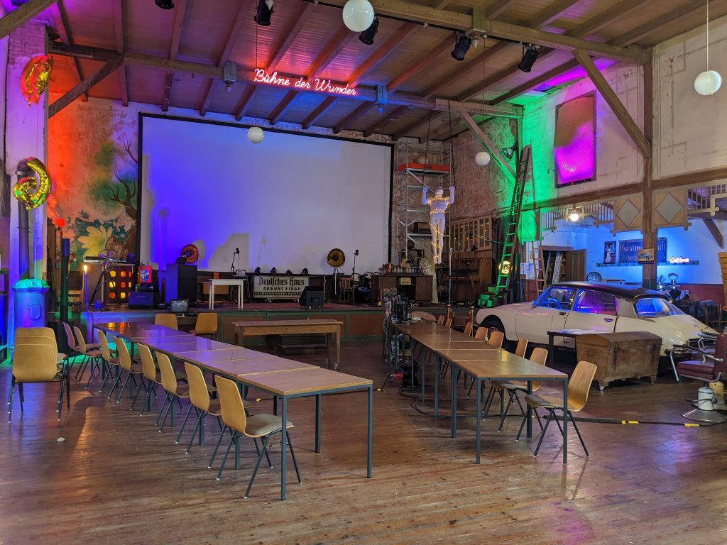 Bitte-8-Bit_Saal_20250627_1726.jpg