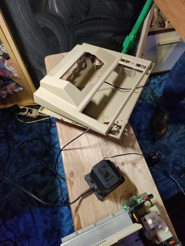 A400_Geh.jpg (252.23 KiB) 56591 mal betrachtet ...und das Gehäuse.