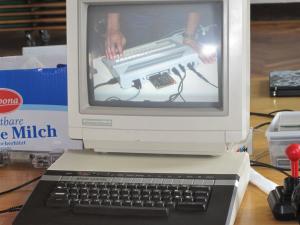 Beetles Atari 1200XL mit Videoboard XE (VBXE) in Aktion: gezeigt werden Bilder von der JHV 2009